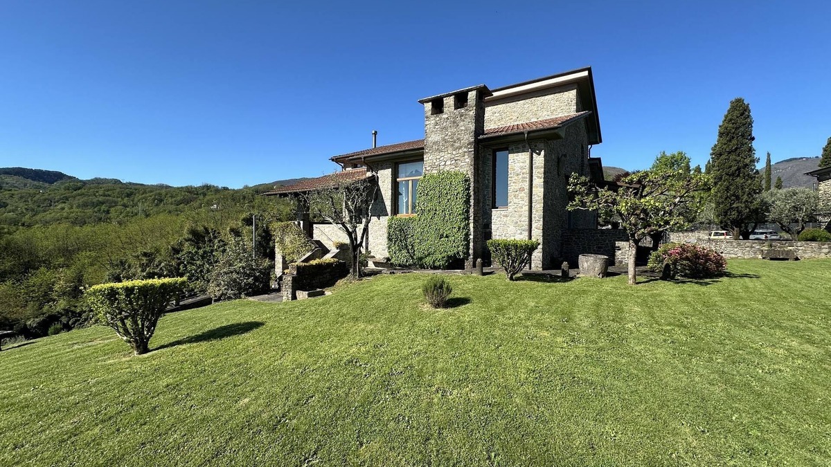 Groppoli Villa | Villa Delia 6 Pax Luxury Country House w/Pool and BBQ near Versilia and 5 Terre