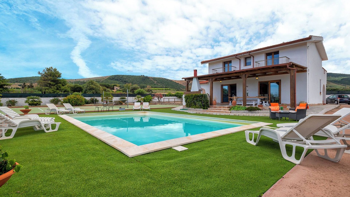 Sorso Villa | 'Villa Della Felicita' with Private Pool, Wi-Fi and Air Conditioning