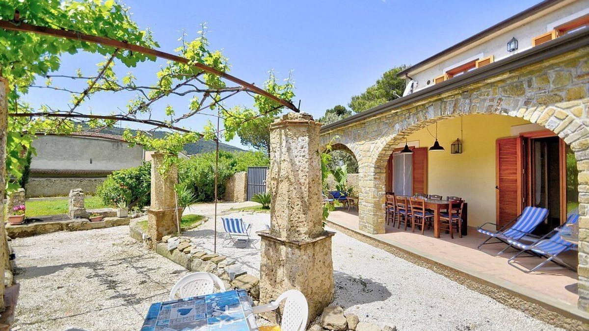 San Marco di Castellabate House | Villa Deneria: A characteristic and welcoming cottage surrounded by the greenery, with Free WI-FI.