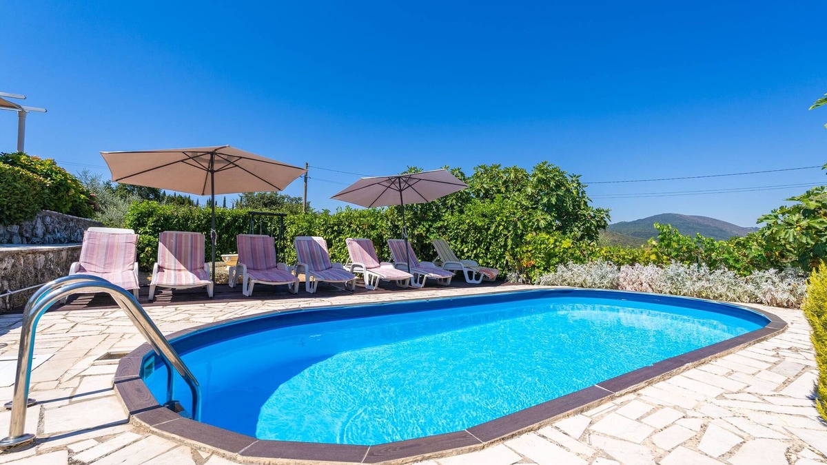 urinici Villa | Villa Desin - Three Bedroom Apartment with Terrace and Garden View