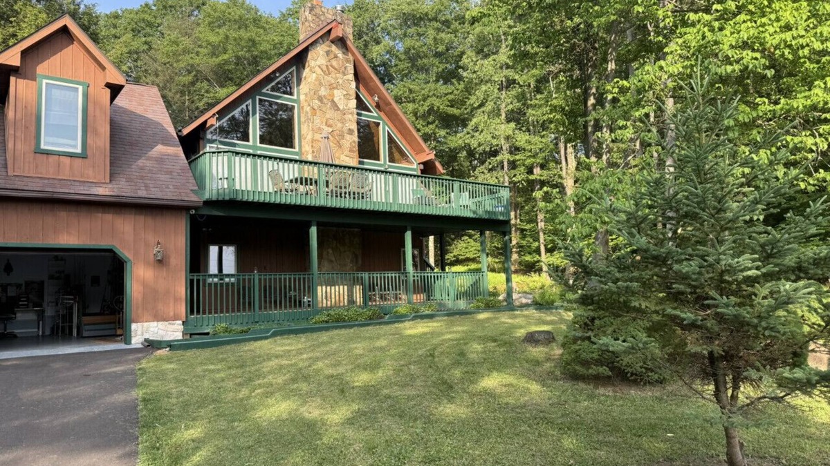 Alpine Lake Apartment | Villa deTuar pet friendly with lake views