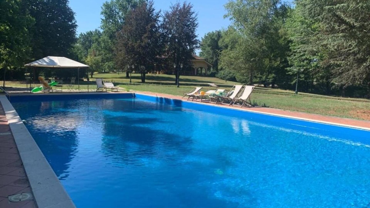 Cellarengo Villa | Villa 'Di Lambda' with Shared Pool, Wi-Fi and Air Conditioning