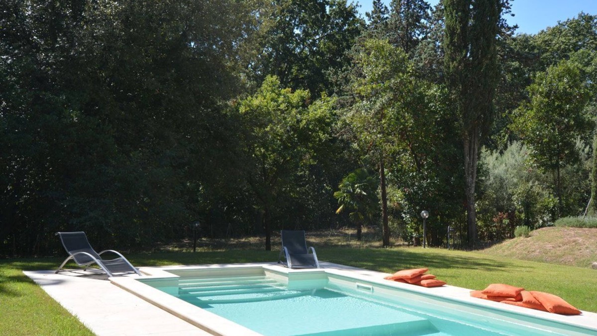 Nugola Villa | Villa di Mezzo - sleeps 8 guests in 4 bedrooms