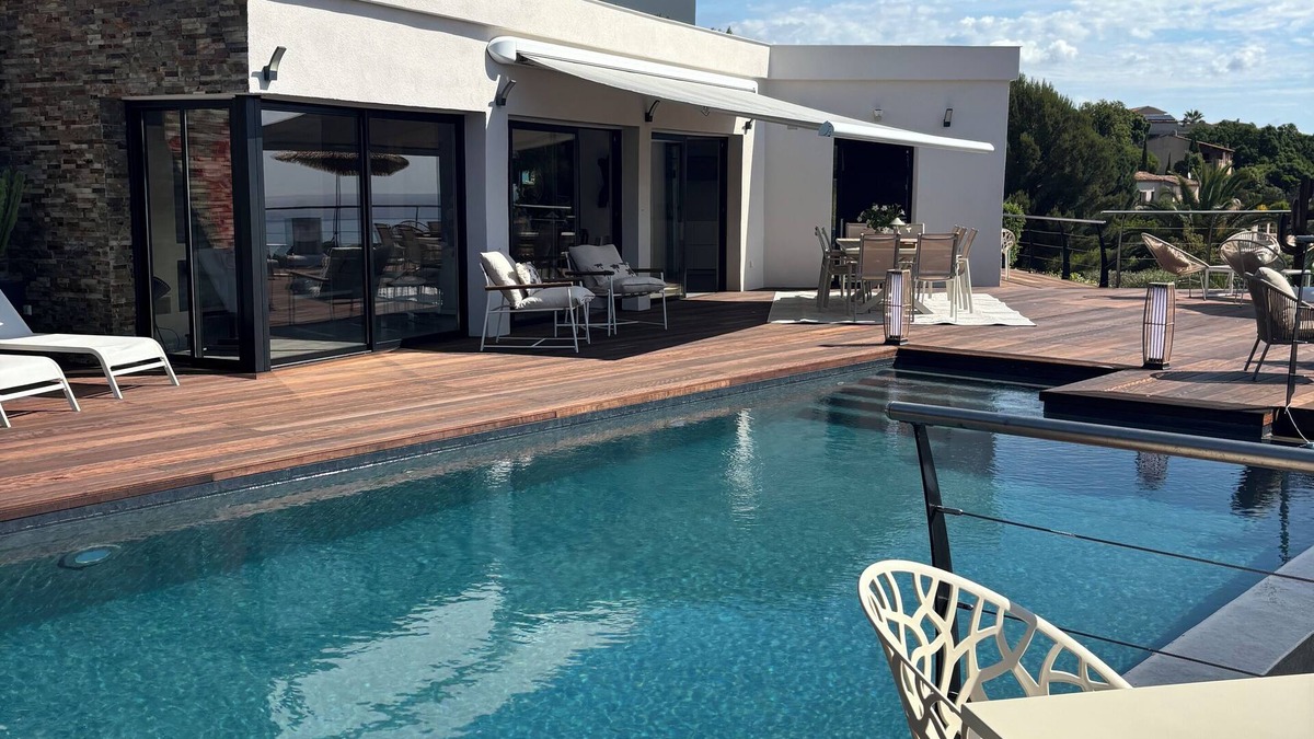 Roquebrune-sur-Argens House | Villa Dido contemporaine pleine vue mer