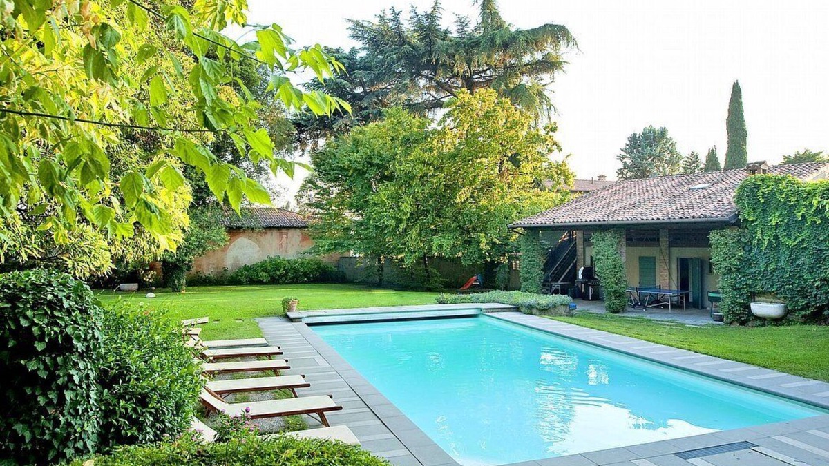 Bornato House | Villa Diodoro: An elegant and welcoming two-story ancient house located in a small hamlet in the heart of the Franciacorta, with Free WI-FI.