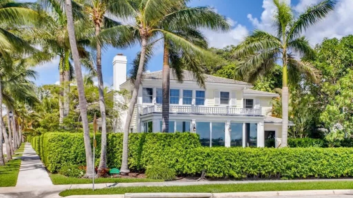 West Palm Beach House | Villa Dolce Vita - Luxuriate in Sweeping Intracoastal Views of Palm Beach