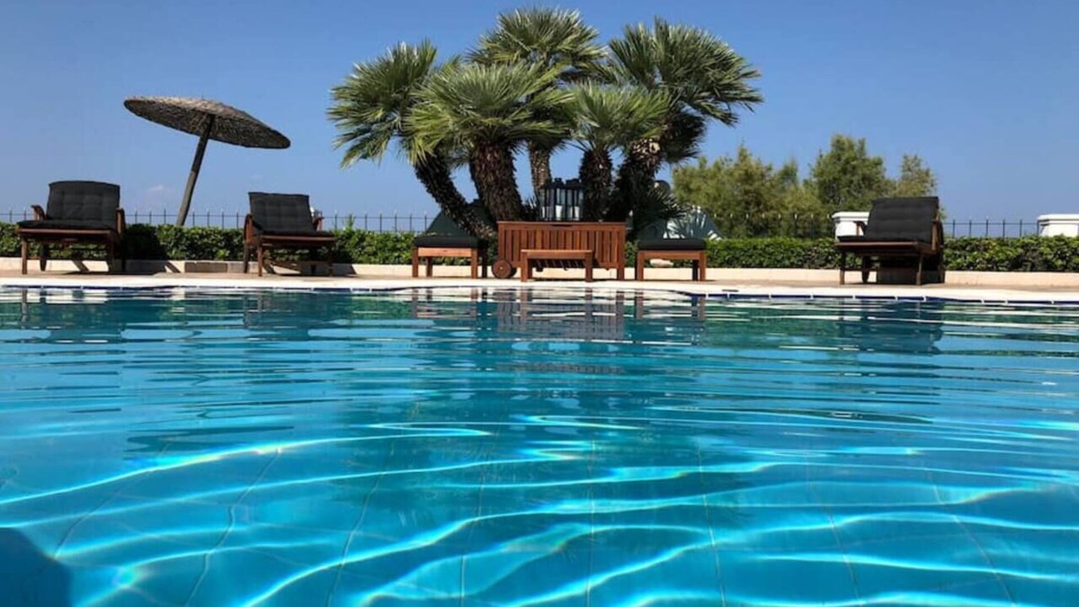Egira Villa | Villa Dolphin - Beachfront Maisonette with Pool