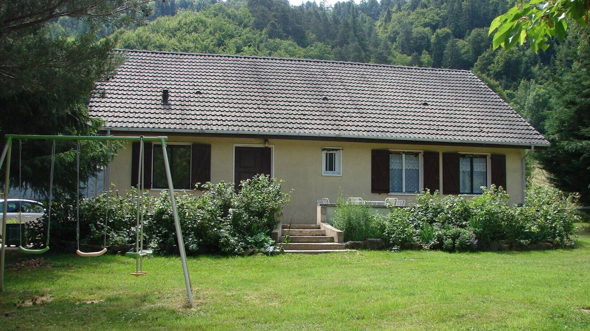 Chambon-sur-Lac Cottage | Villa du Bac: At the foot of the Massif du Sancy