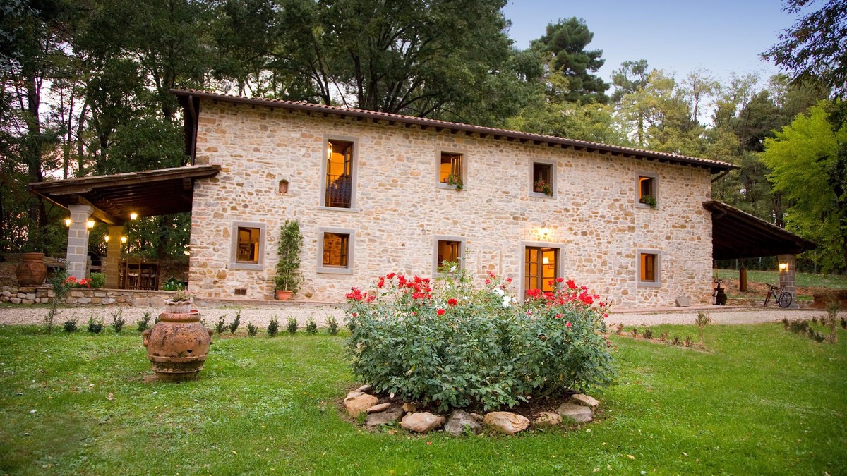 Poppi Villa | Villa Elisabetta close to Florence, private pool, park fenced