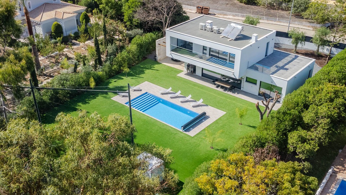 Portimao Villa | Villa Elodie Private pool, parking, free wifi. 5minutes Praia Da Rocha