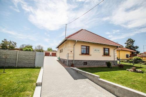 Novy Saldorf-Sedlesovice Apartment | Villa Emilia