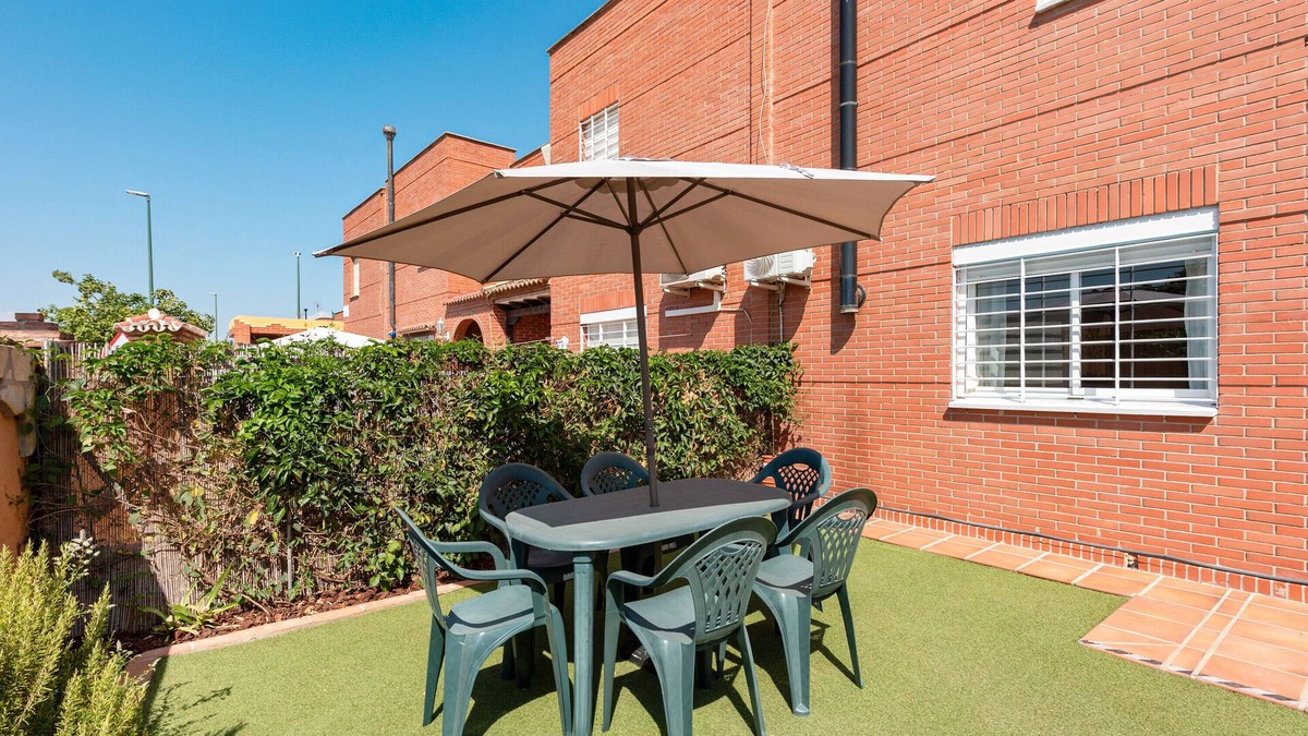 Churriana Villa | Villa 'Emma' with Private Garden, Wi-Fi and Air Conditioning