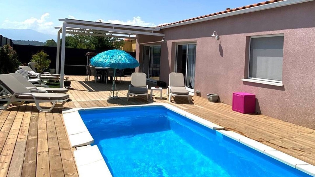 Joch House | Villa Entièrement Climatisée, Piscine, Terrain de Pétanque, à 3 km du lac de Vinça, 35 km De