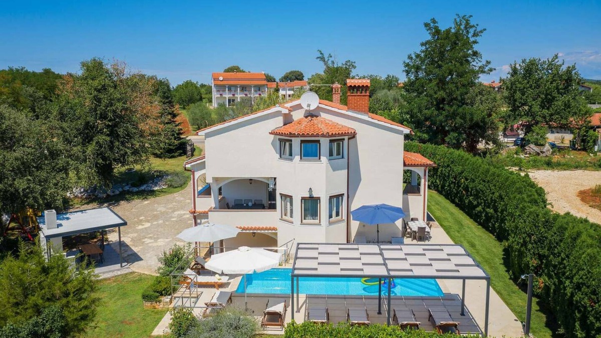Zbandaj Villa | Villa Eufemia near Poreč with large garden and outdoor playground for kids