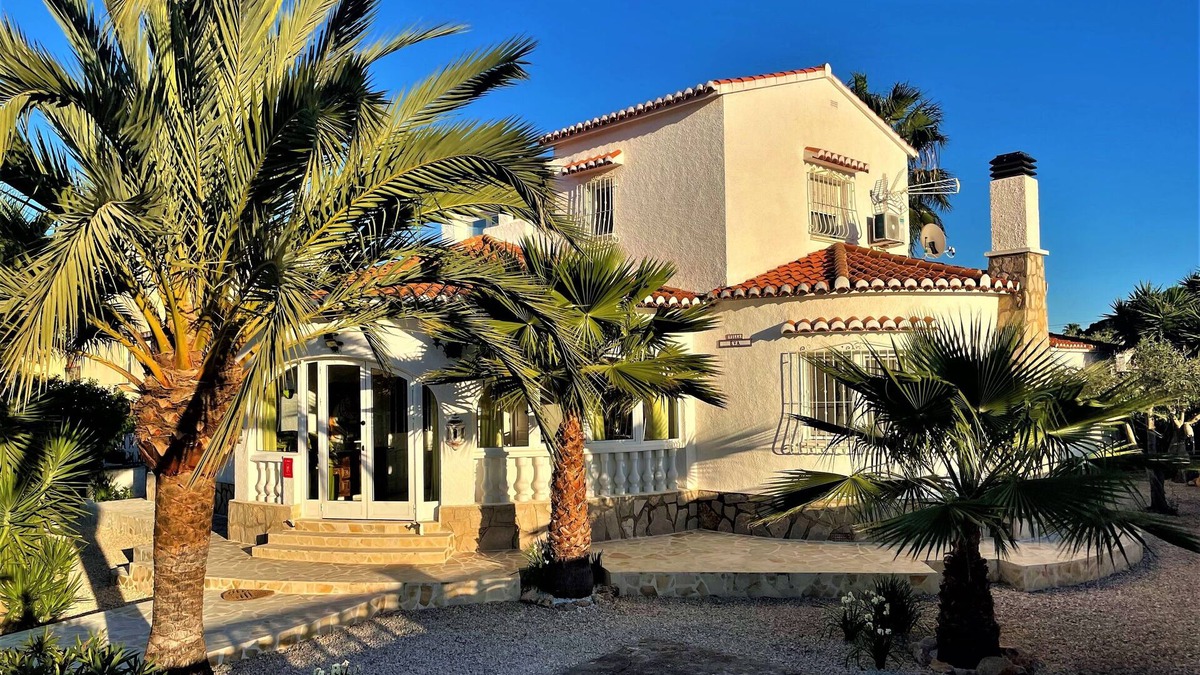 Molinell Villa | Villa Eva, beautiful detached villa with private pool, 500 m to the sandy beach