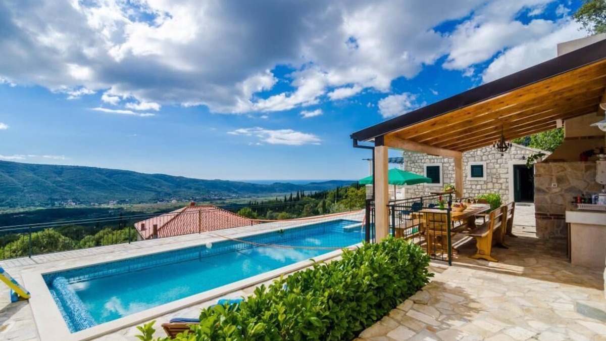 Dunave Krajnje Villa | Villa Falcon Rook - Four-Bedroom Villa with Terrace and Swimming Pool