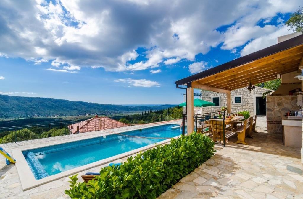 Dunave Krajnje Villa | Villa Falcon Rook