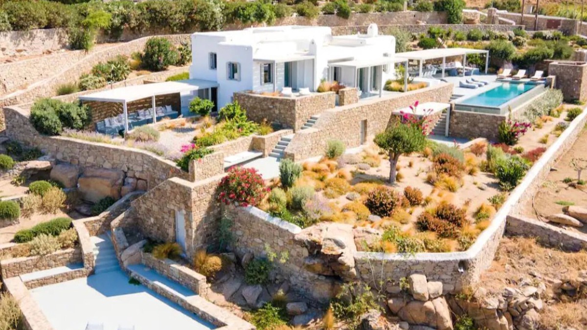 Agios Stefanos Villa | VILLA FAROS NEAR PORT, MYKONOS BY MYKONOS AGENDA