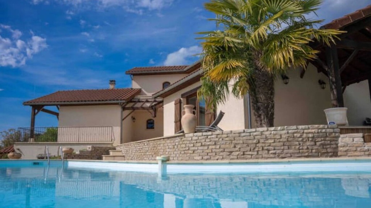 Briord Villa | Villa Farou - Heated Pool in Summer