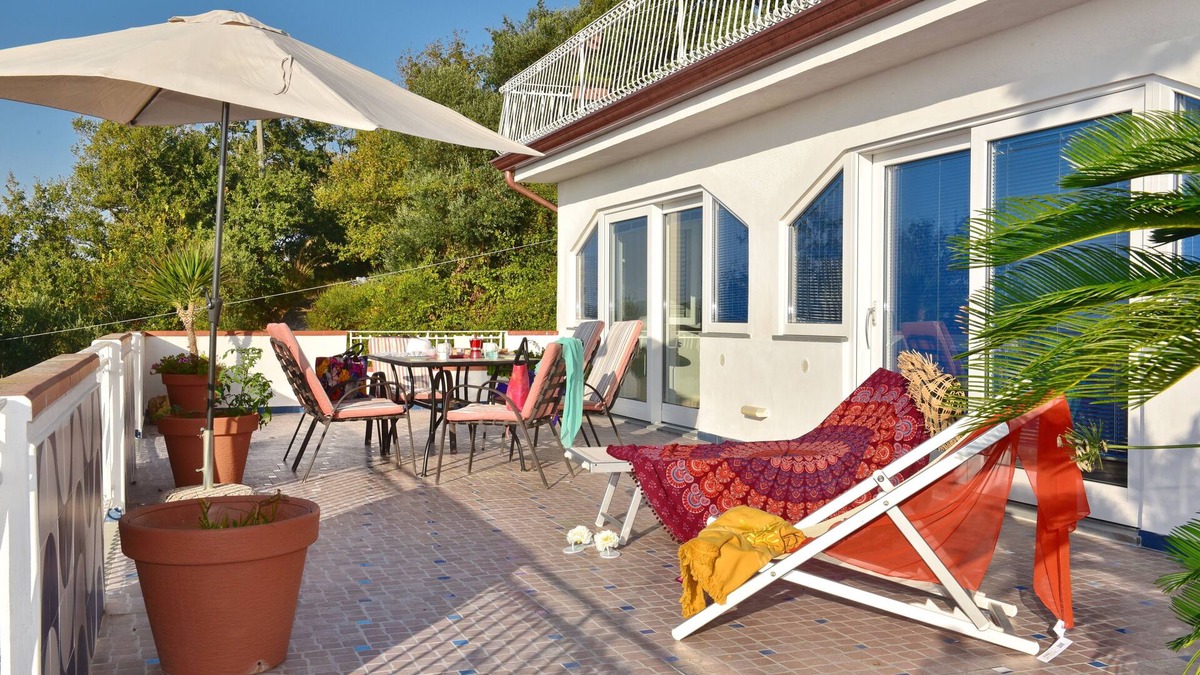 Castellabate Historic Centre Apartment | Villa Felice 5 minutes from the historic village center with fantastic sea views