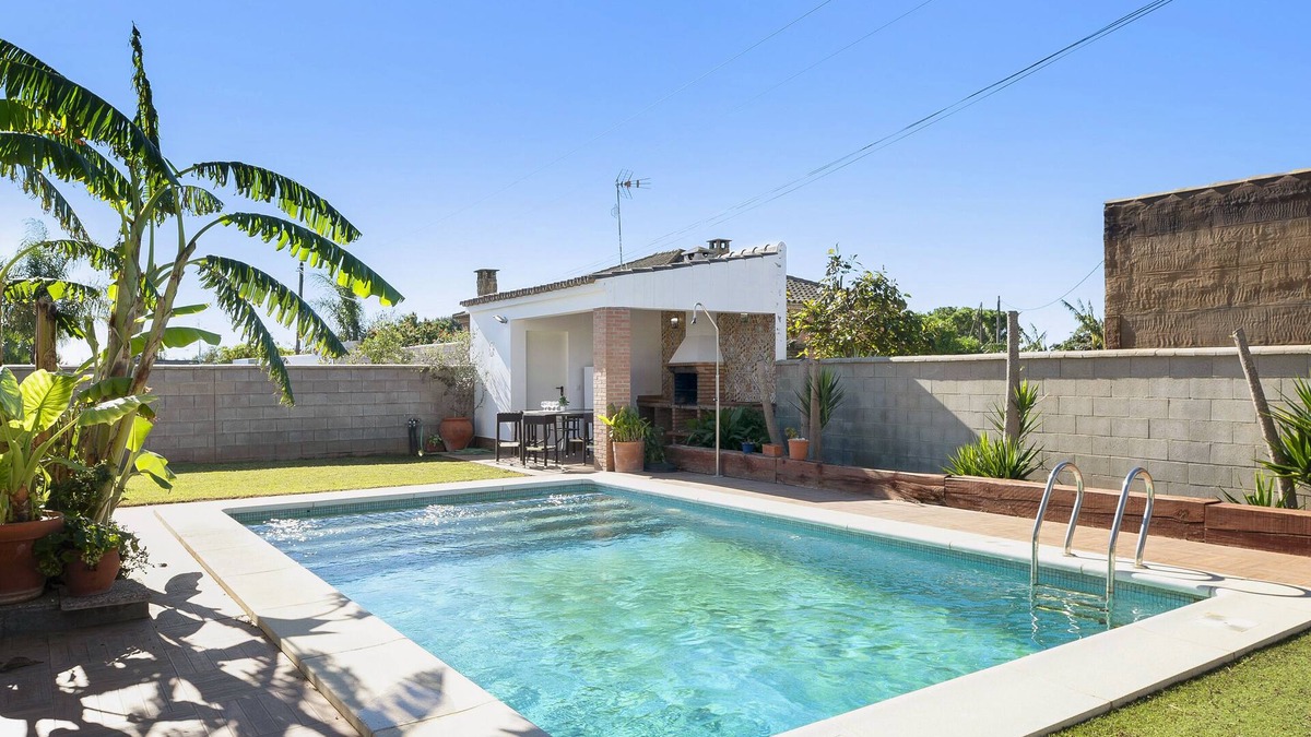 Conil de la Frontera Villa | Villa 'Fernando' with Private Pool, Private Terrace and Wi-Fi