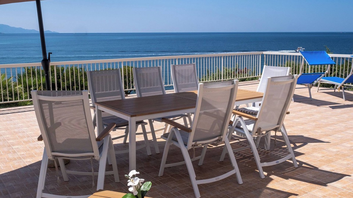 Fertilia Villa | Villa Fertilia sea front - Key to Villas