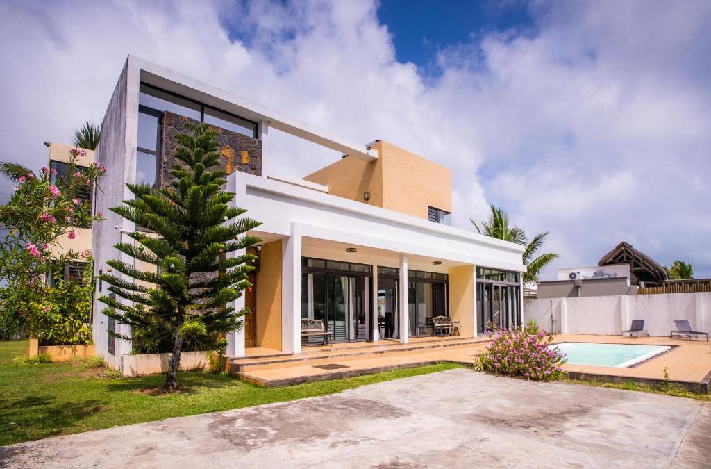 Belle Mare Villa | Villa Fitz: Sunlit Beach Getaway w/Pool + WIFI