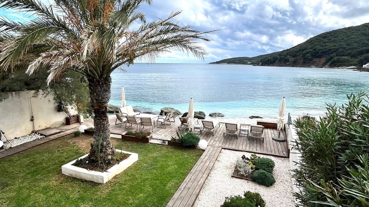 Meria House | Villa flat with garden and direct access to the beach - sensational -