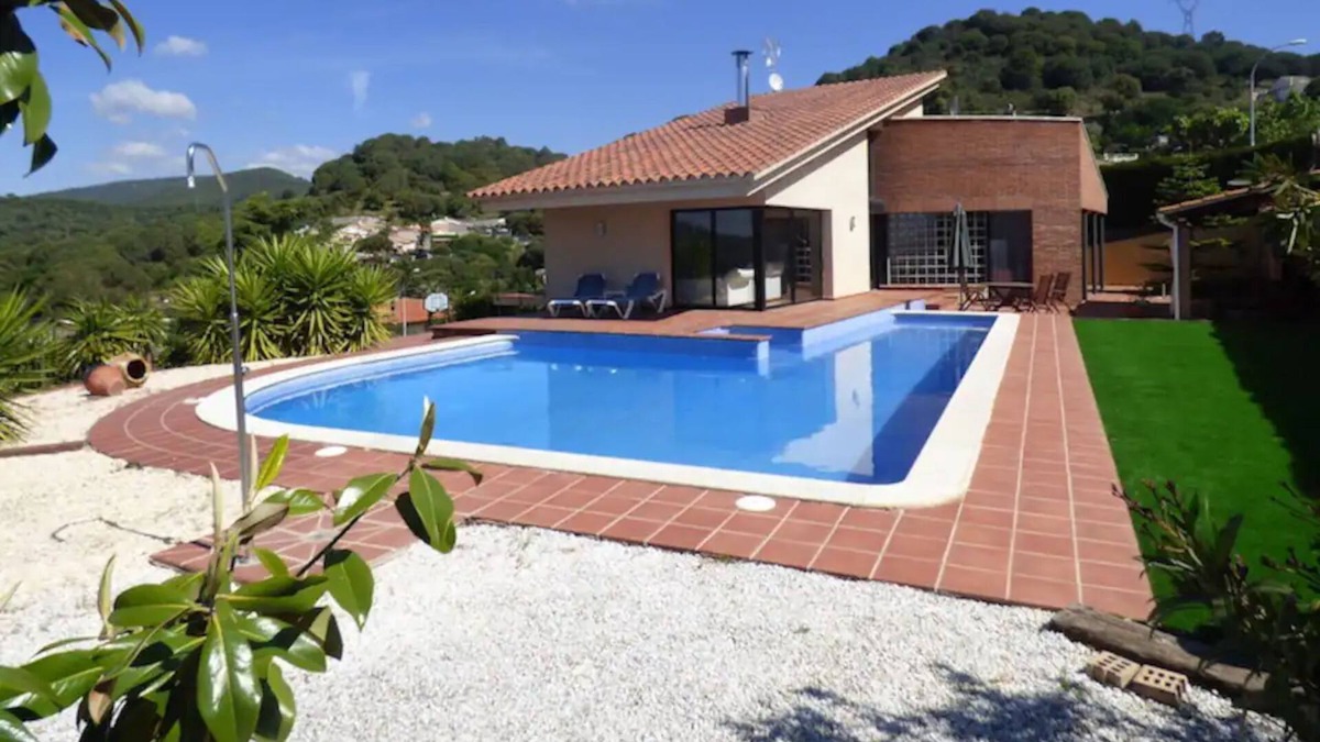 Caldes de Montbui Villa | Villa 'Font Dels Enamorats' with Mountain View, Wi-Fi and Air Conditioning