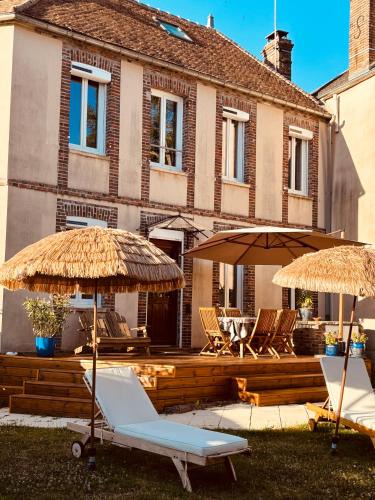 Fontaine-la-Gaillarde House | Villa Fontaine avec piscine intérieur chauffée-Maison de campagne Familiale -idéal Vacances ou Séjour Professionnel -3 chambres-Bureau séparé -Lit Bébé - Parking Facile & Gratuit