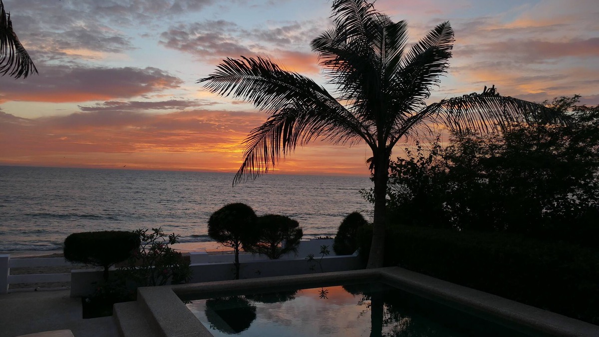 Mbour Villa | villa foot in the water, facing the sea