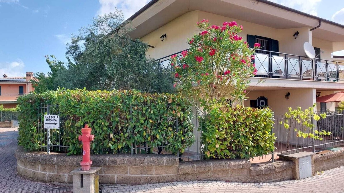 Poggio Villa | Villa footsteps from the eternal city in a quaint countryside with all amenities