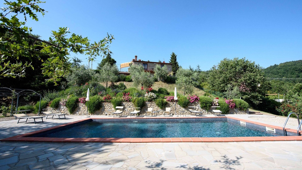 Lisciano Niccone Villa | Villa for 10 people with pool with a "truly wonderful" view to Lake Trasimeno