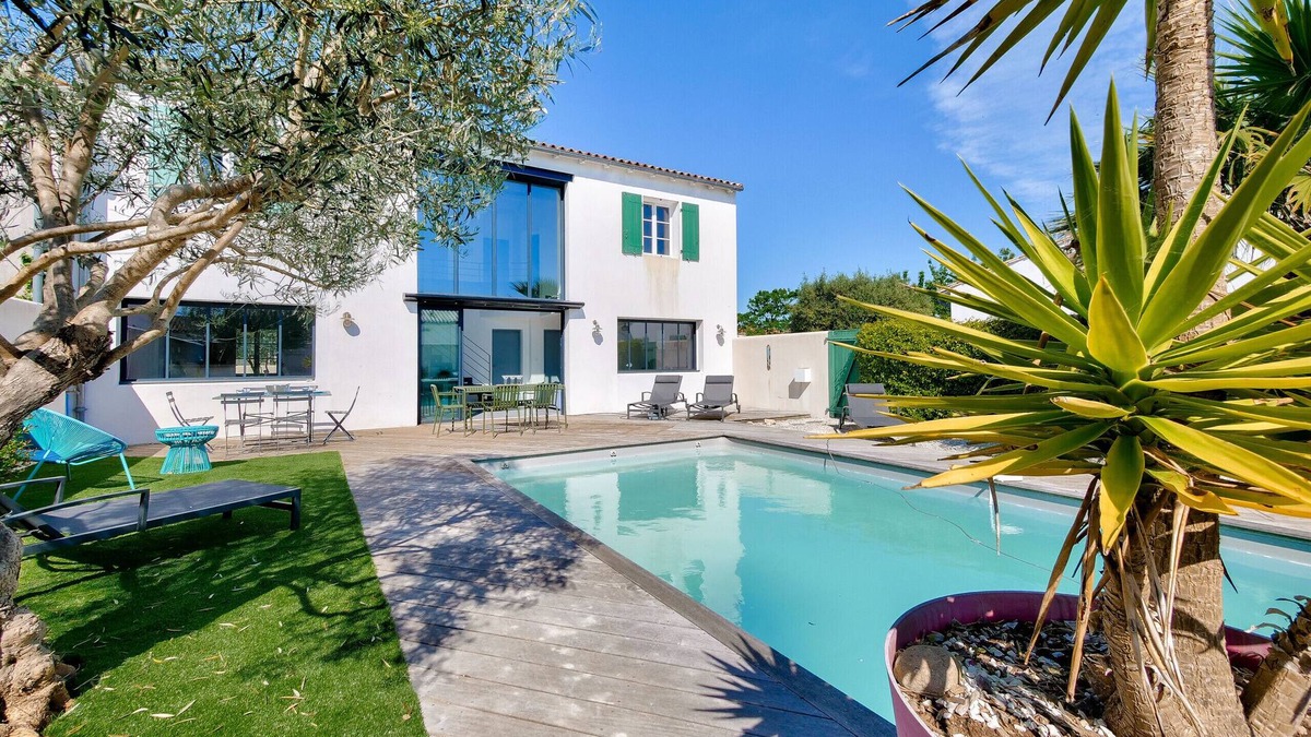 La Flotte Ski Chalet | Villa for 10 with swimming pool, La Flotte en Ré