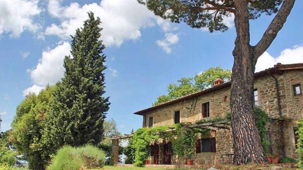 Pieve a Presciano Villa | Villa for 6 with pool and close to a Tuscan village.