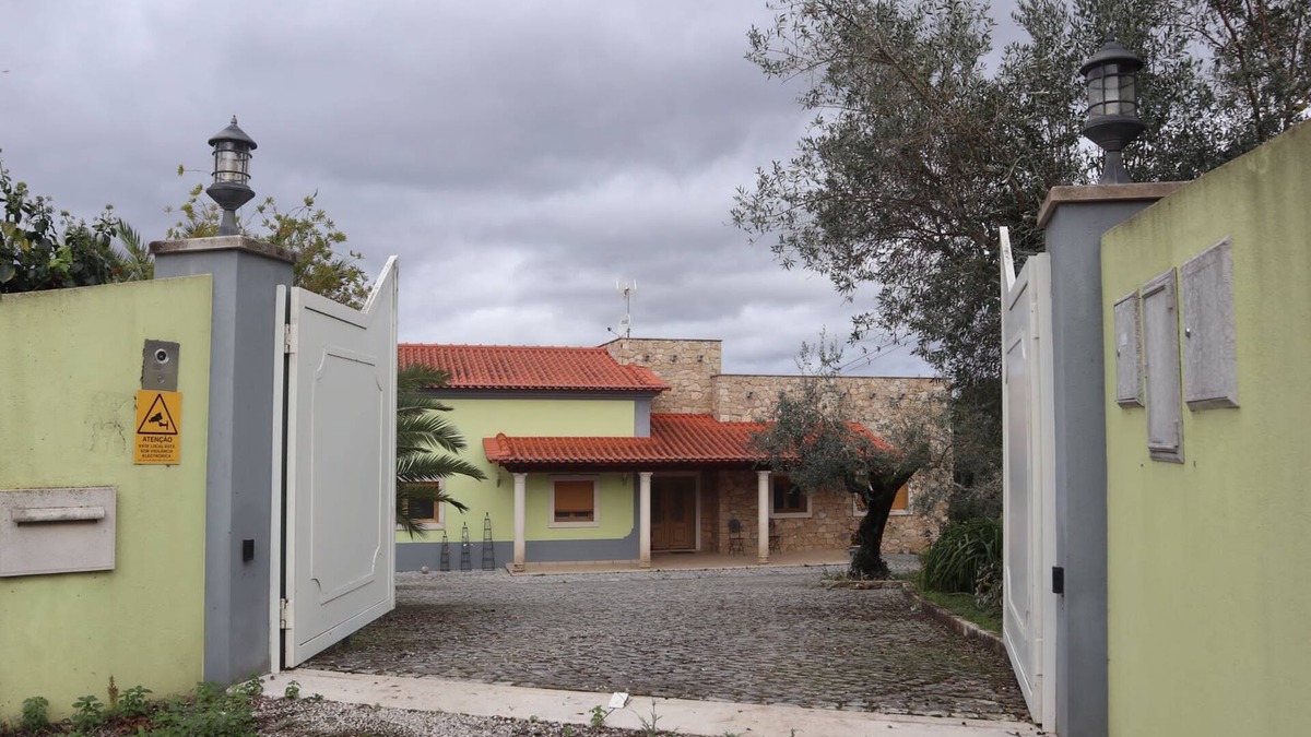 Areias House | Villa for up to 18 people with swimming pool 10 minutes from the blue lake