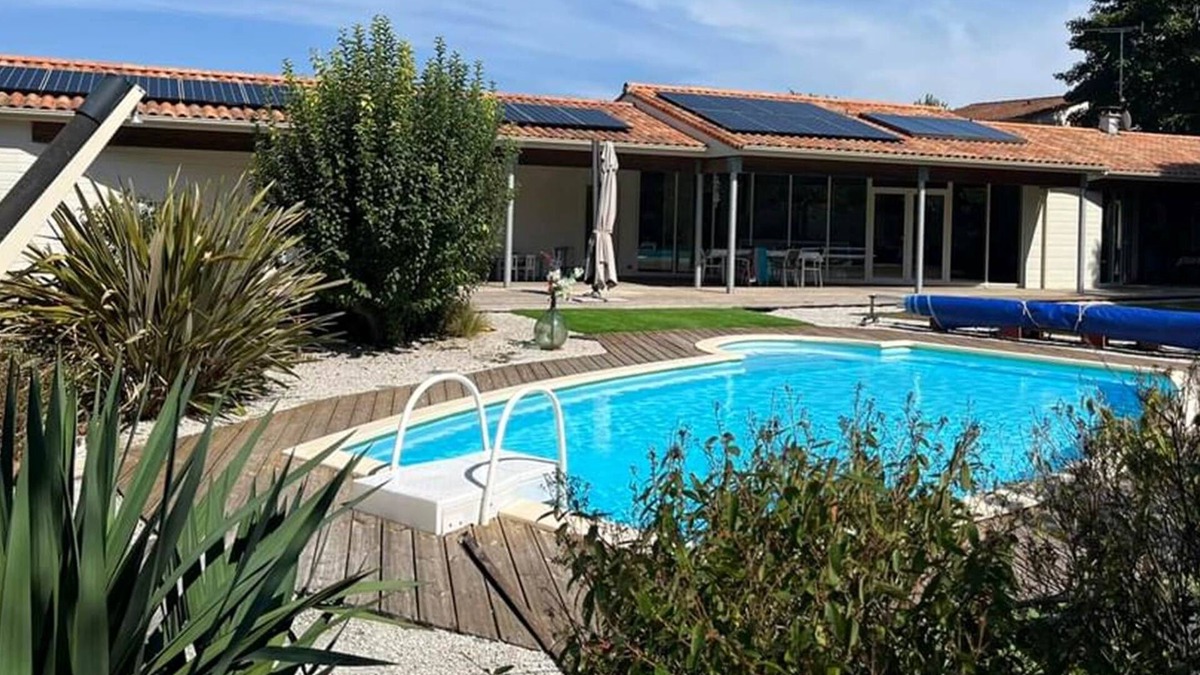 Barbezieux-Saint-Hilaire Villa | Villa Anani 4 stars heated pool, secure