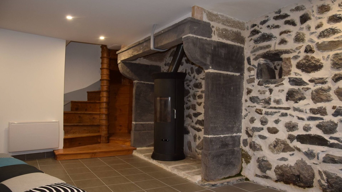 Saint-Bonnet-pres-Orcival House | village house with terrace near puy de dome