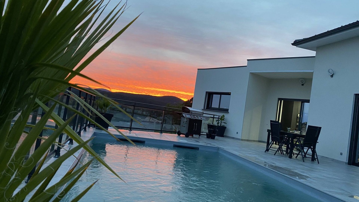 Saint-Julien-les-Rosiers House | Villa Contemporaine Avec vue Panoramique sur les Cévennes