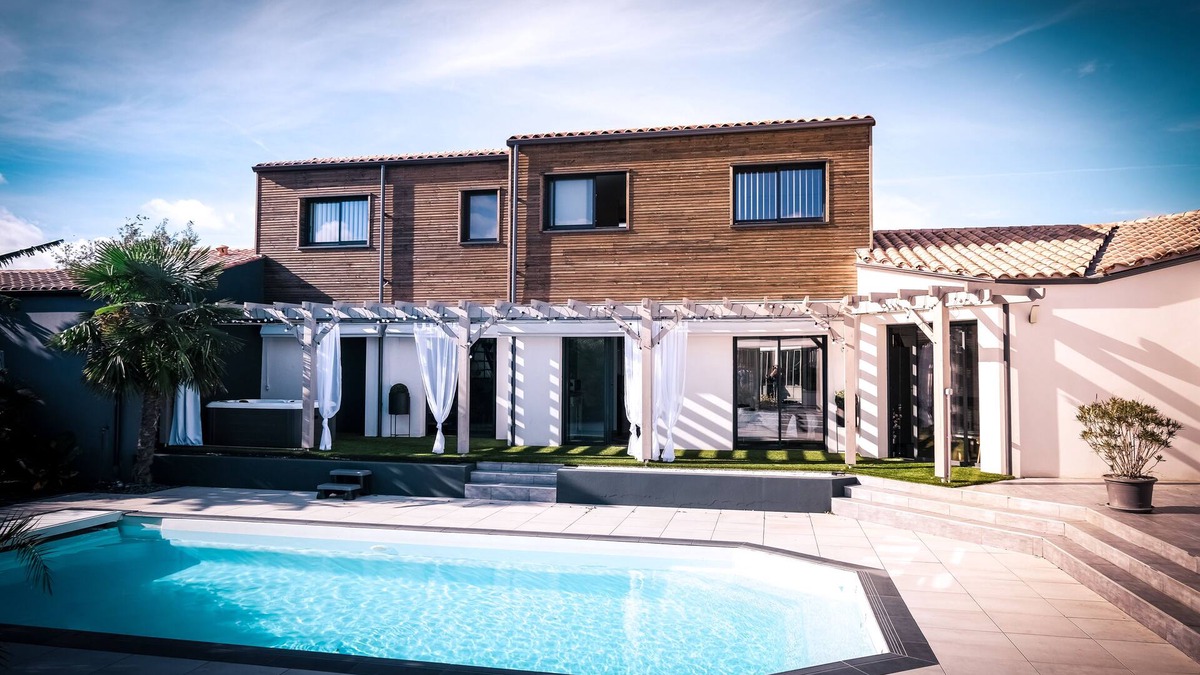 Saint Laurent de la Pree Villa | Villa Aixkeys Contemporaine Avec Grande Piscine et 5 min Plages Fouras