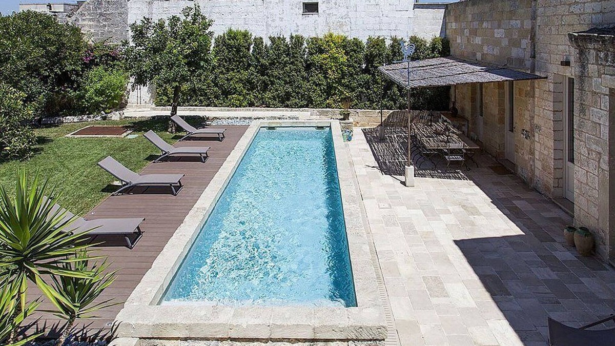 Giuggianello Villa | Villa Fragranza: An elegant and welcoming two-story ancient house surrounded by a citrus garden, with Free WI-FI.