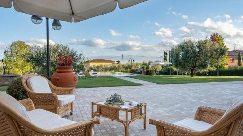 Montecarlo Villa | VILLA GABRI 8&2, Emma Villas