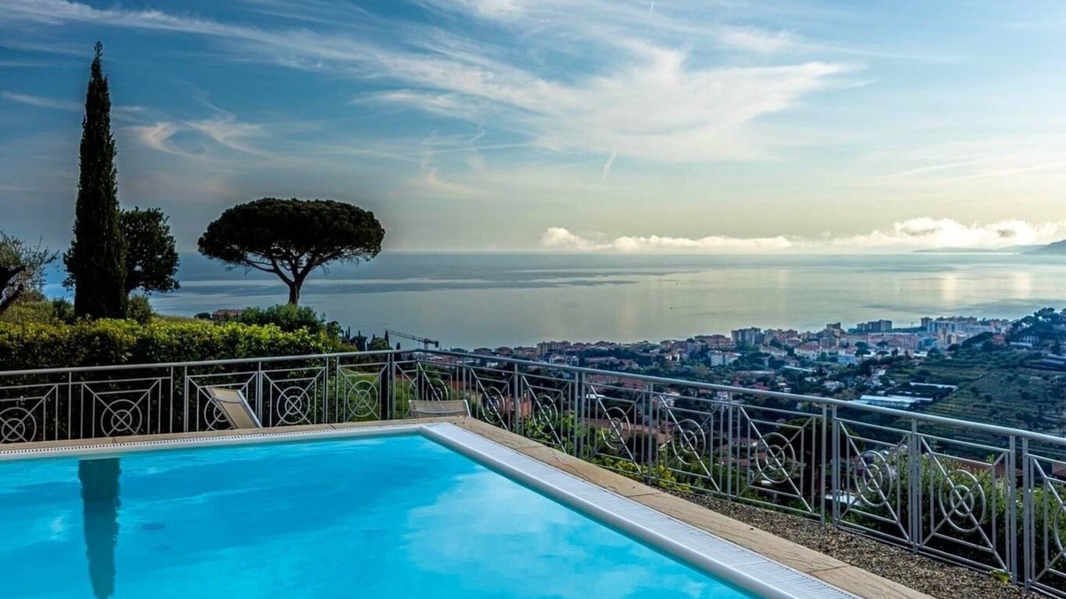 Bordighera Villa | Villa Gaia - private pool with solarium & barbecue