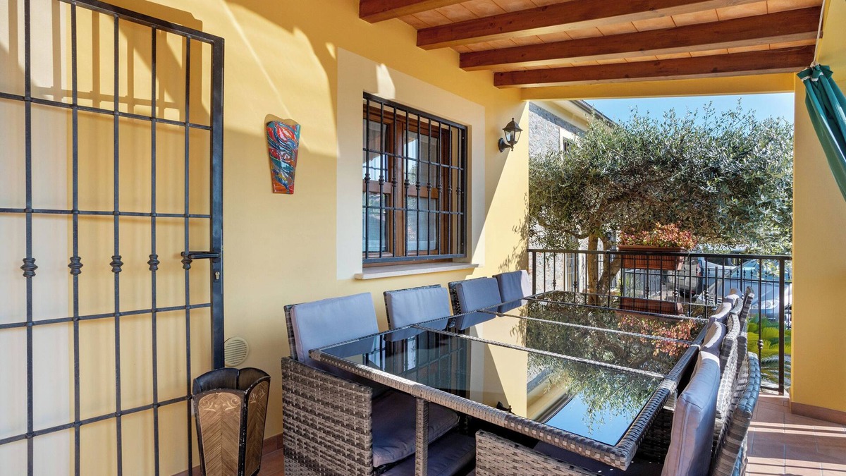 Sarzana Villa | Villa 'Gardenia - Private Garden' with Private Terrace, Wi-Fi and Air Conditioning