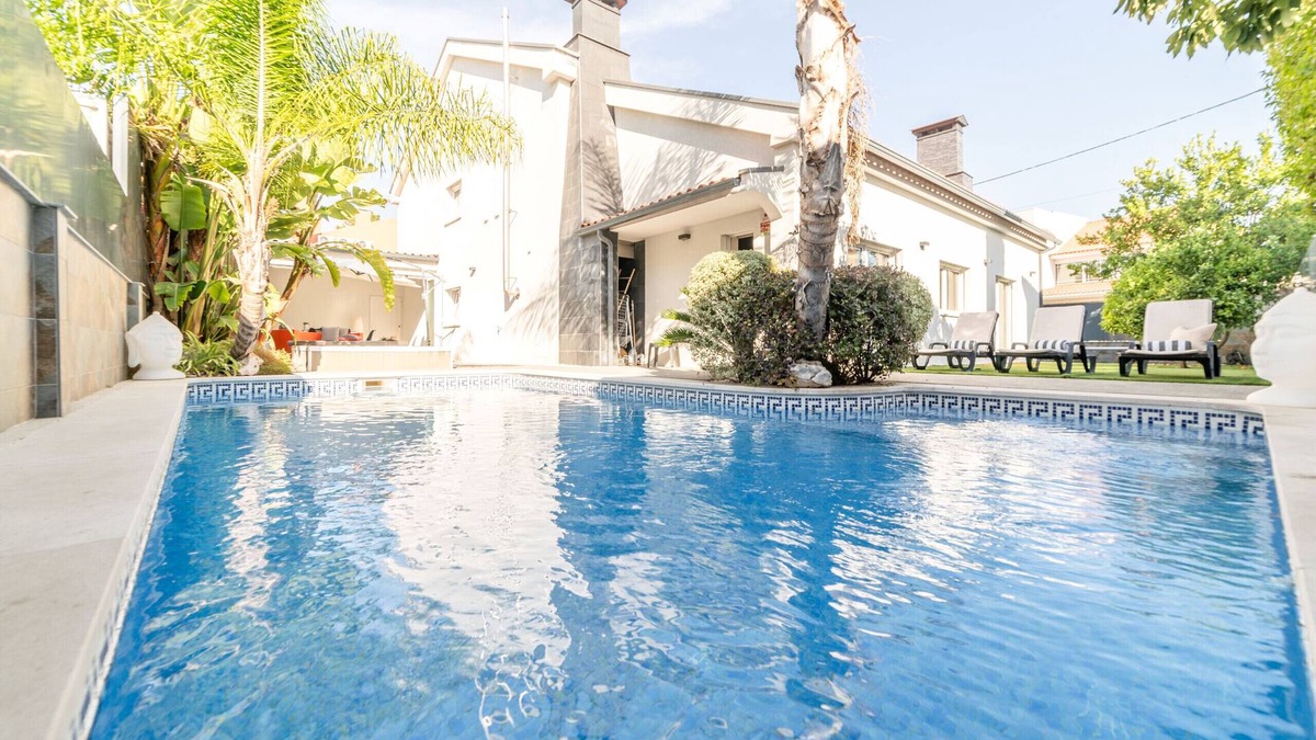Belverde Villa | Villa Geranios - villa for 12 with pool, jacuzzi and near the beach
