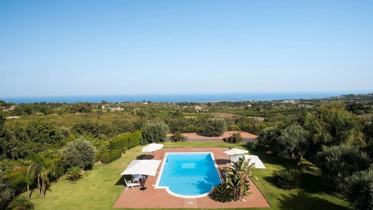 Santa Venerina House | Villa Ginevra depandance swimming pool and wifi and free parking
