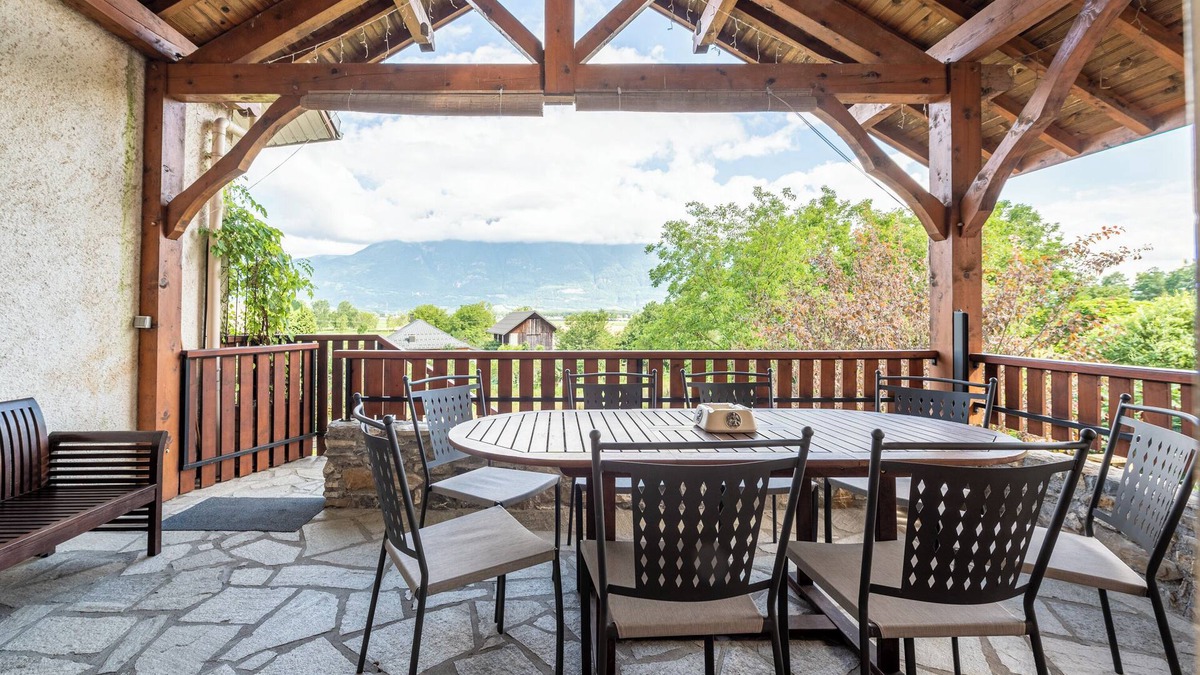Chamoux-sur-Gelon Villa | Villa "Gîte Le Chamoyard" with Mountain View, Private Terrace & Wi-Fi