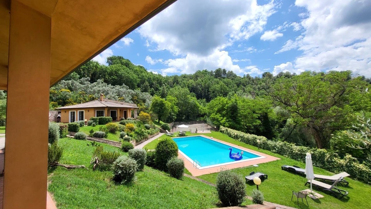 Bettona Villa | Villa Giulia in Bettona, Perugia, with Swimming Pool and Tennis Court