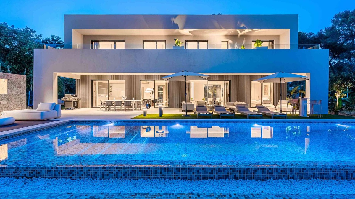 Urbanitzacio Gotmar Villa | Villa 'Gotmar Beach Is A Modern' with Private Pool, Wi-Fi and Air Conditioning