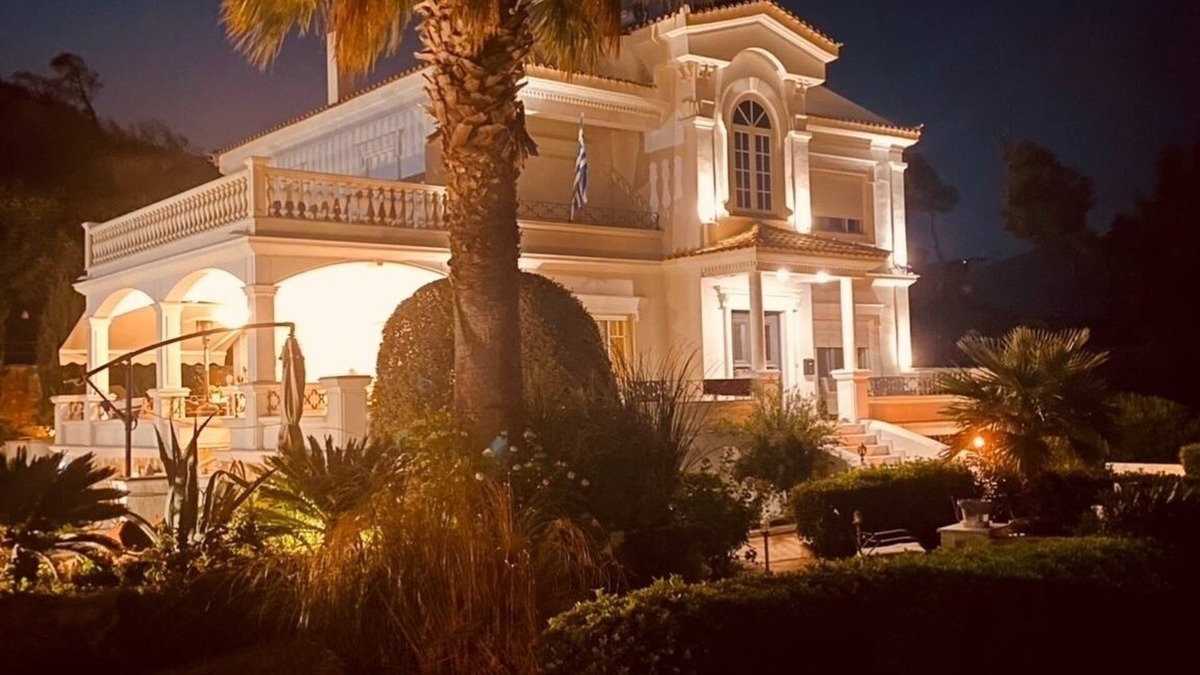 Rafina-Pikermi House | Villa Erato Elegant family villa in the suburbs of Athens. A home away from home